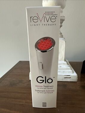 NEW Revive Light Therapy - Glo Wrinkle Treatment - White with Red Light